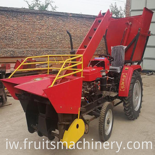 Single-cylinder Four-wheel Small Corn Harvester Three-row Corn Harvester 